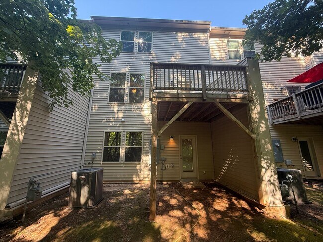 Building Photo - Spacious 3BD, 3.5BA Clayton Townhome with a Large Bonus Space Downstairs and Easy Access to Highways