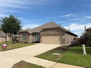 Building Photo - 637 Peach Ln