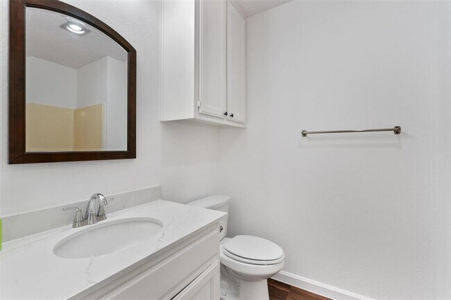 Building Photo - 12900 Hymeadow Dr