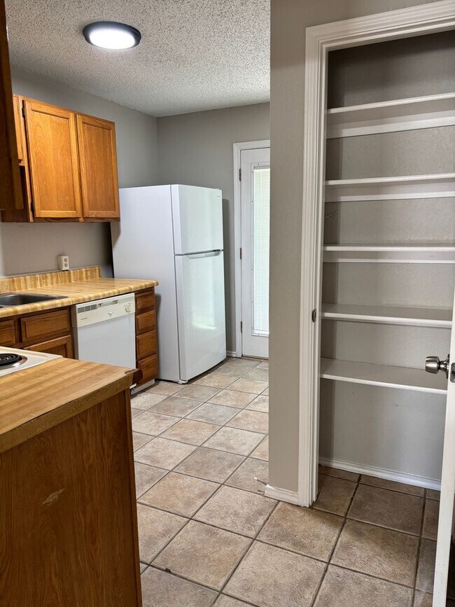 Building Photo - 104 Glade Shadow Dr