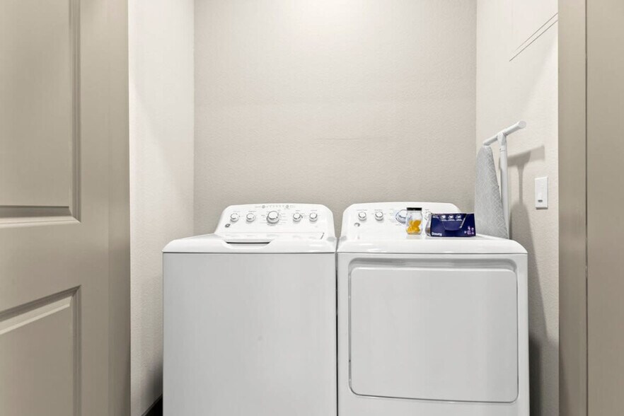 Building Photo - 400 N 2nd Ave