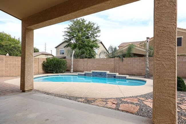 Building Photo - BEAUTIFUL 4 BEDROOM, 2.5 BATH WITH A POOL IN THE HEART OF GILBERT