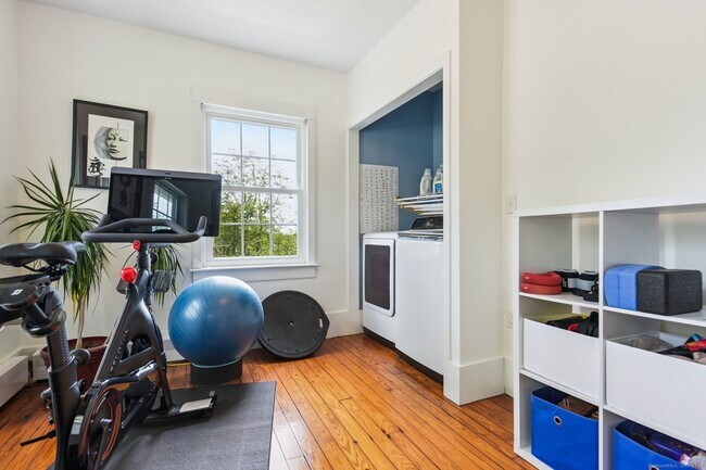 Building Photo - 24 Warren Ave