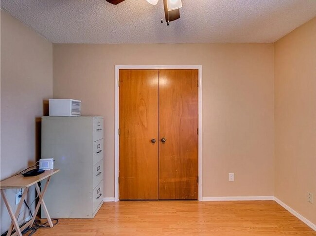 Building Photo - Charming 3-Bedroom Home — Spacious Corner Lot in Del City!