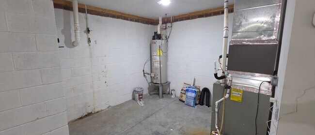 Building Photo - 4049 Clinard Ave