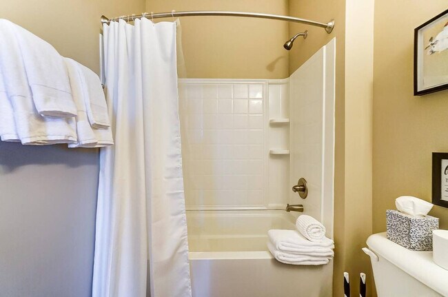 Building Photo - 4788 Holmes St