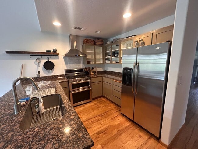 Building Photo - 1033 Crimson Ct