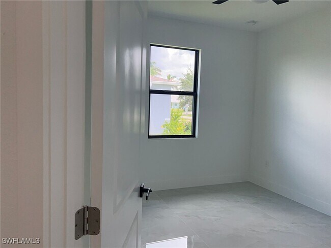 Building Photo - 804 NW 36th Pl