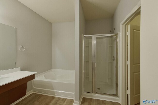 Building Photo - 10685 Bent Brook Dr