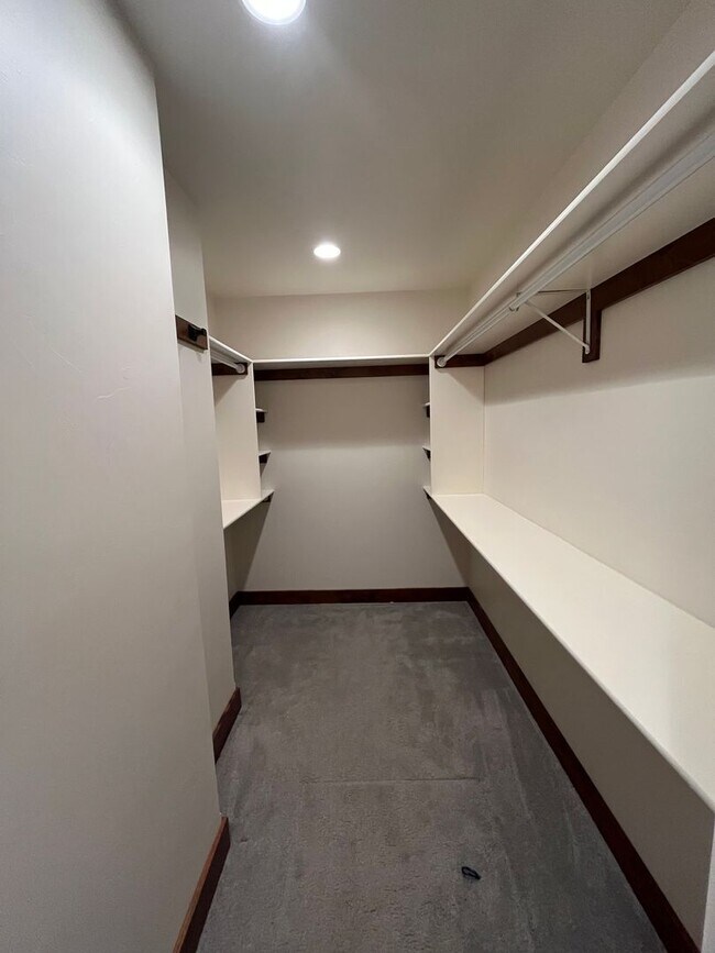 Building Photo - 4 Bedroom Home for Rent in West Bozeman! W...