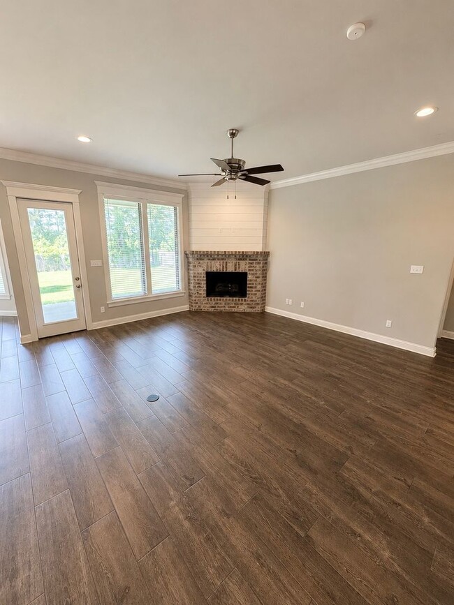 Building Photo - Forest Hills Subdivision!