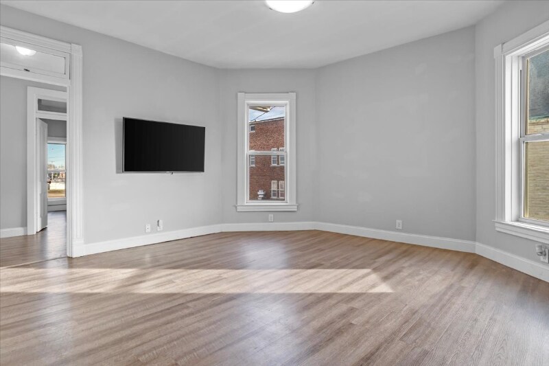 Building Photo - 612 N 5th St
