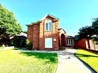 Building Photo - Garden Home in Kings Park