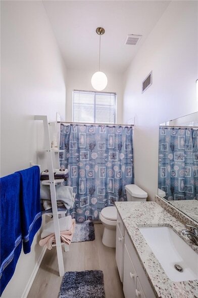 Building Photo - 722 White Pine Tree Rd