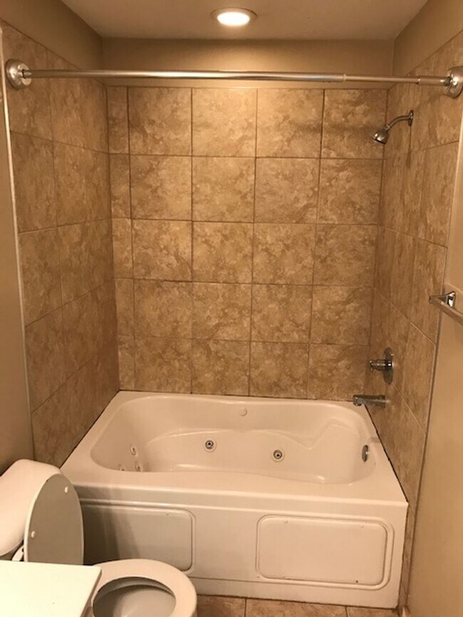 Building Photo - Maumelle Townhome