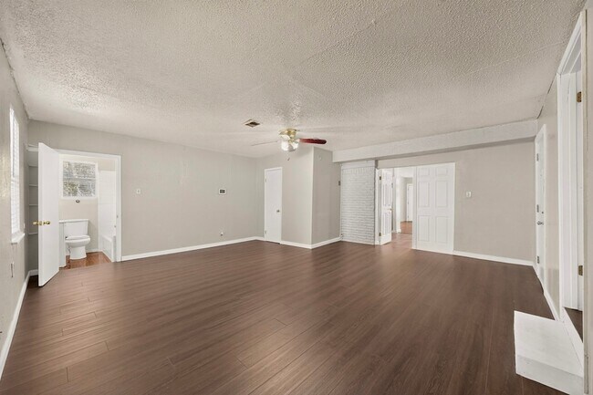 Building Photo - 937 Cleardale Dr