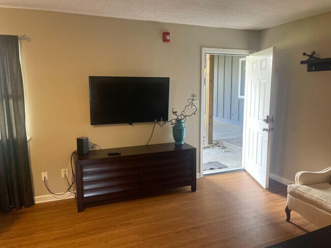 Building Photo - 105 N Garth Ave