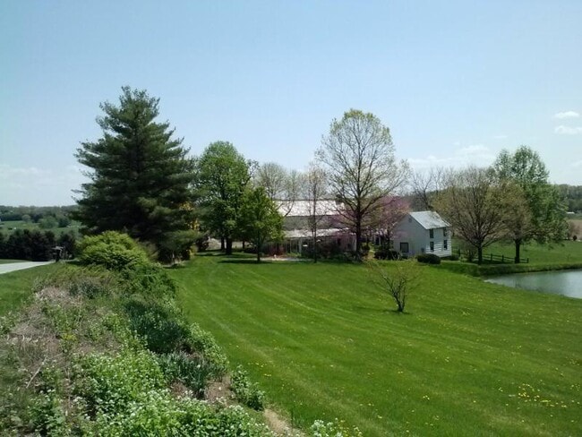 Building Photo - 2839 Uniontown Rd