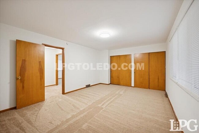 Building Photo - 3860 Sheffield Ct