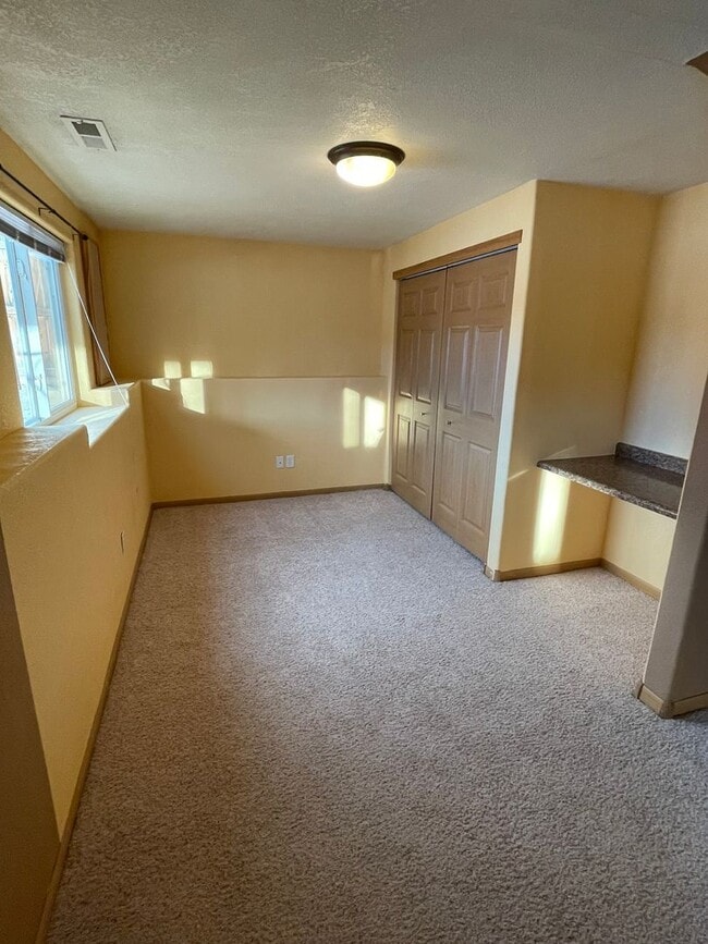 Building Photo - ~ RENT SPECIAL ~ HOLIDAY MERRINESS ~ Beautiful 3 Bedroom, 2 Bathroom Home for Rent