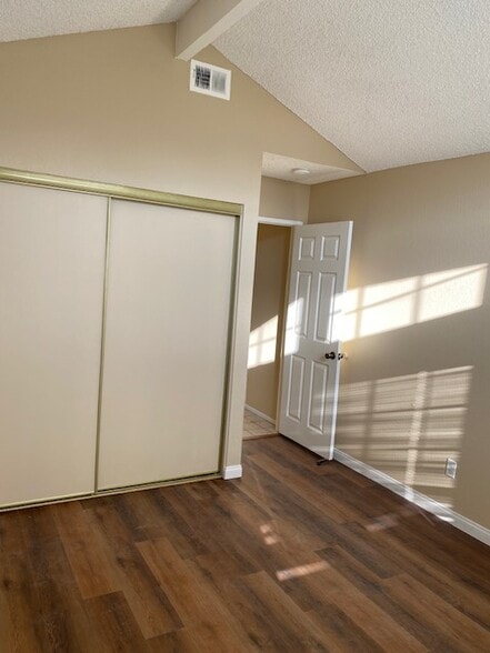 Building Photo - 2343 Lake Forest St