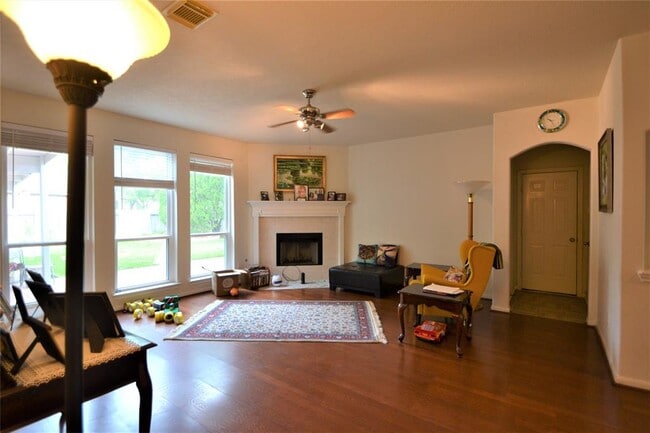 Building Photo - 12110 Laurel Ct