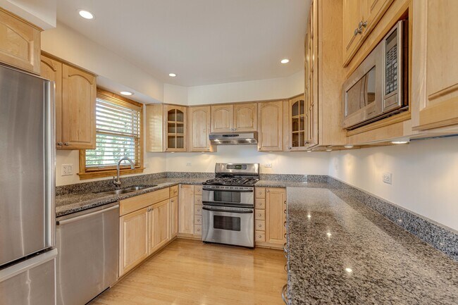 Building Photo - 317 E Valley Ln