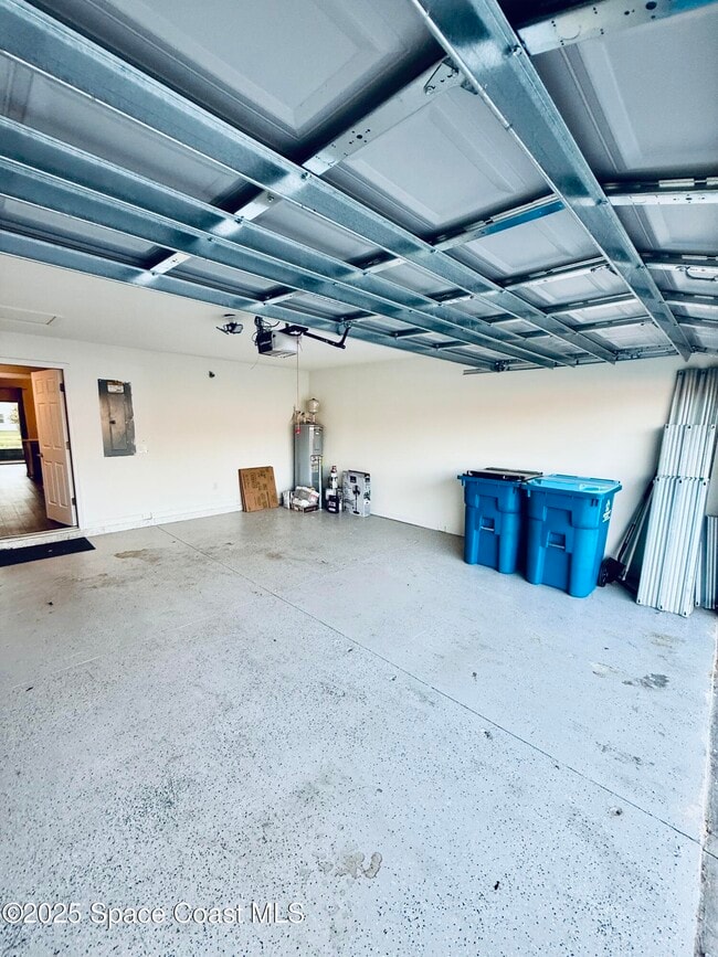 Building Photo - 1026 Dania Cir