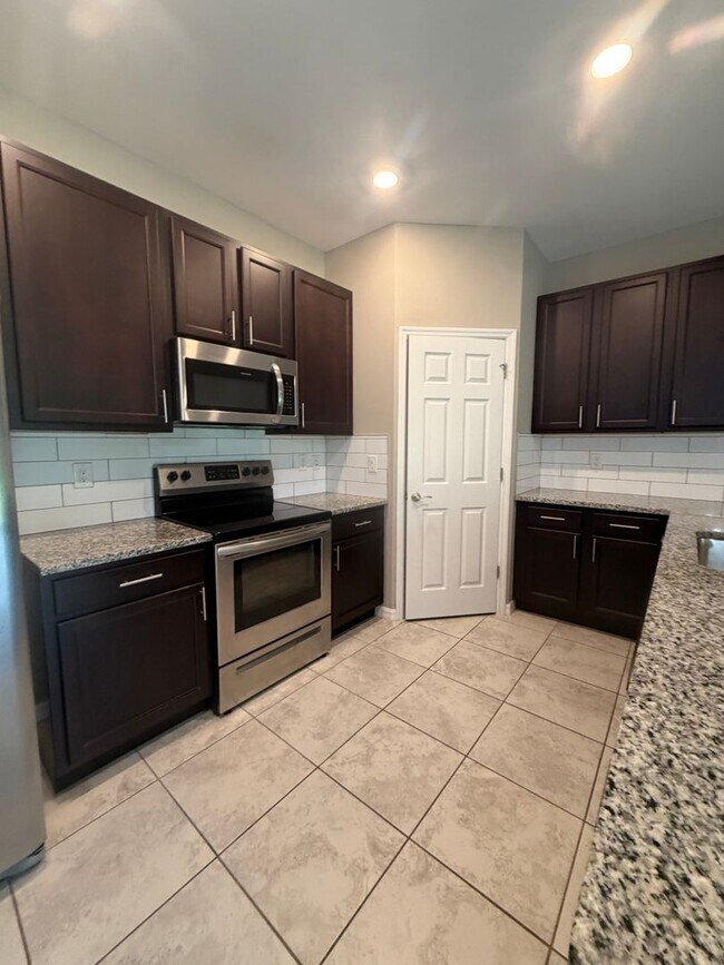 Building Photo - 1039 San Cristobal Ave