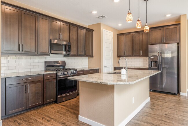 Building Photo - 9820 E Tupelo Ave