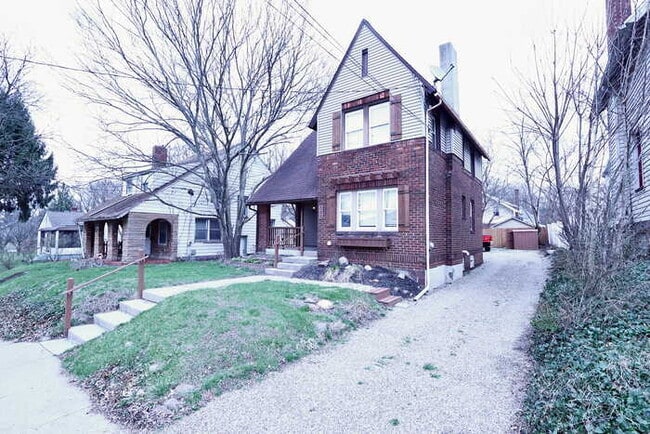 Building Photo - 555 Brittain Rd