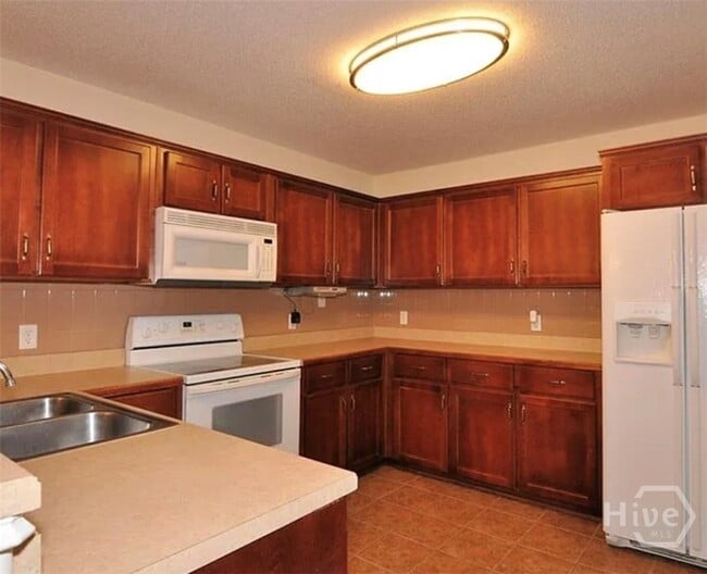 Building Photo - 75 Oak Ridge Cir