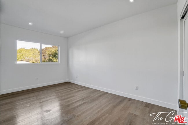 Building Photo - 599 Sunset Ct