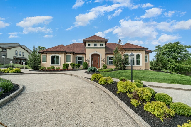 Building Photo - 2215 Rolling Hills Dr