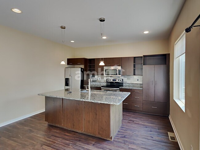 Building Photo - 10063 Salida St