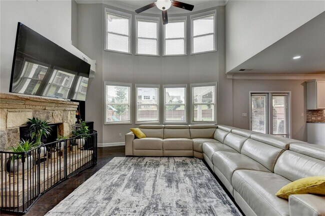 Building Photo - 6035 Ashborough Park