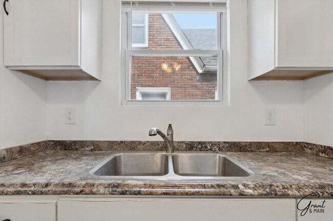 Building Photo - $1175 3 bedroom bungalow