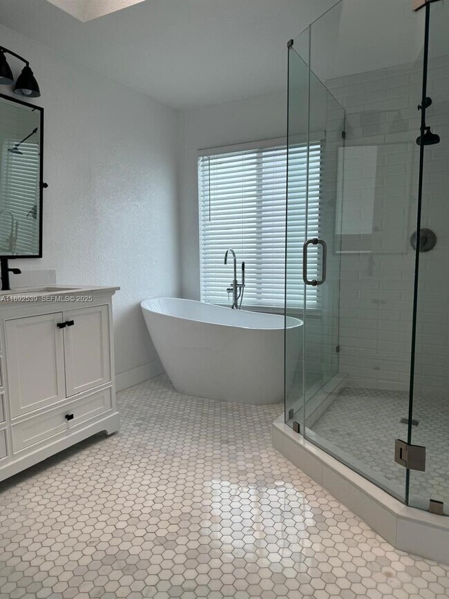 Building Photo - 10744 Santa Laguna Dr