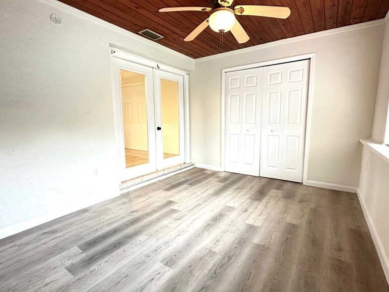 Building Photo - 413 Krueger St