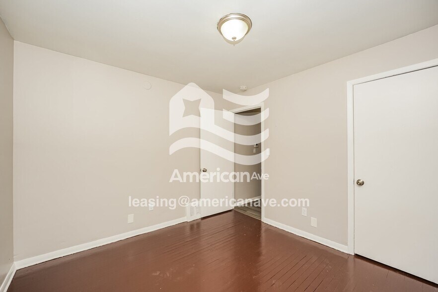 Building Photo - 4304 E 164th St