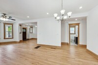 Building Photo - 5 bedroom in Chicago IL 60625