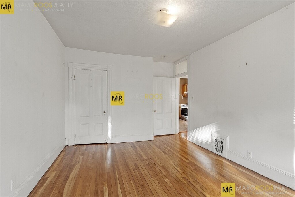 Building Photo - 182 Harvard St