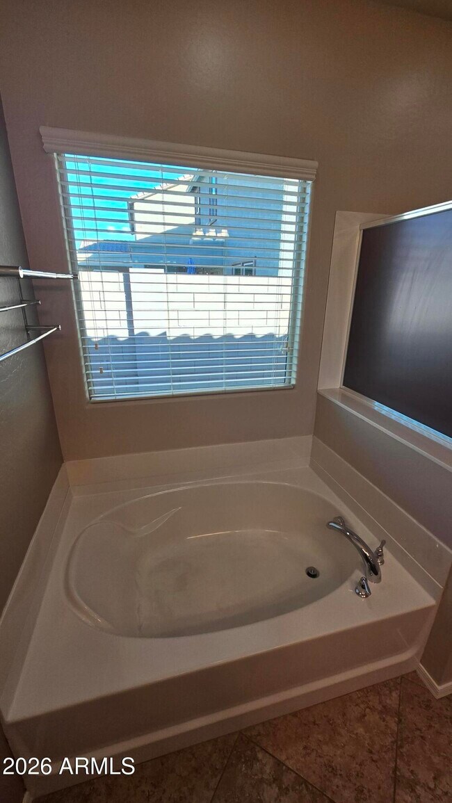 Building Photo - 10826 W Avenida Del Rey