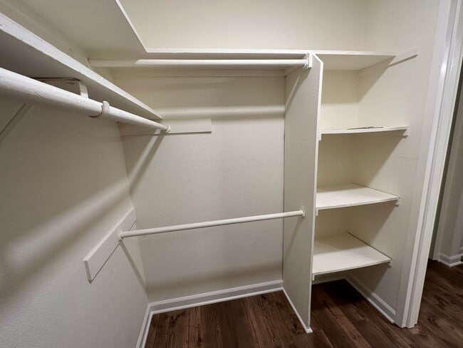 Building Photo - 204 Larkspur Plaza Dr