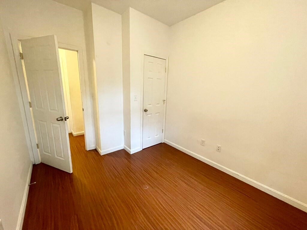 Building Photo - 93A Hillside St