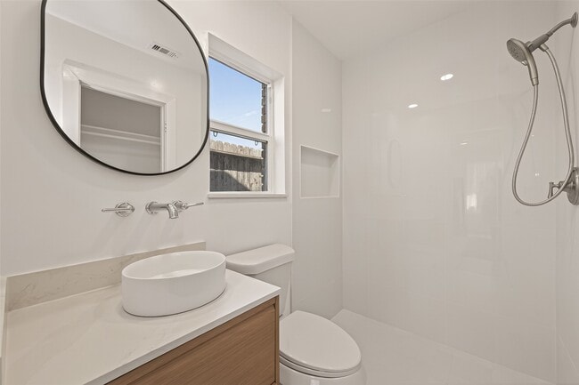 Building Photo - 339 E Delz Dr