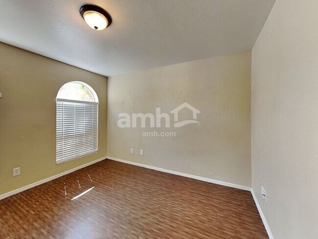 Building Photo - 11208 N 78th Dr