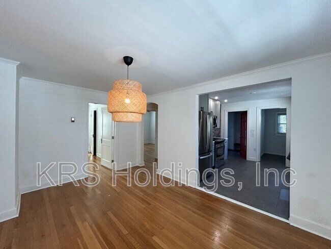 Building Photo - 35 Westover Rd