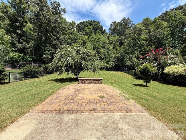 Building Photo - 4019 Oakmere Rd
