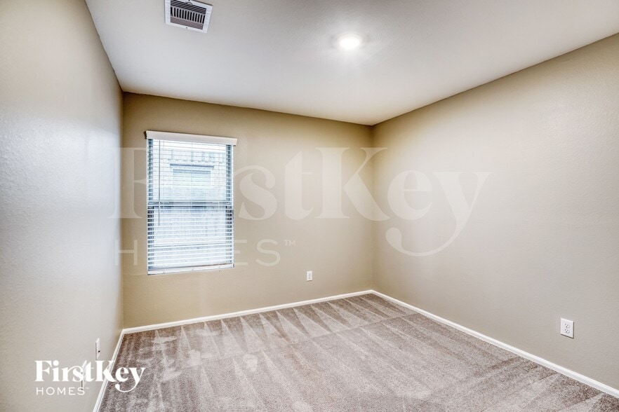Building Photo - 9214 Burnet Flds Dr